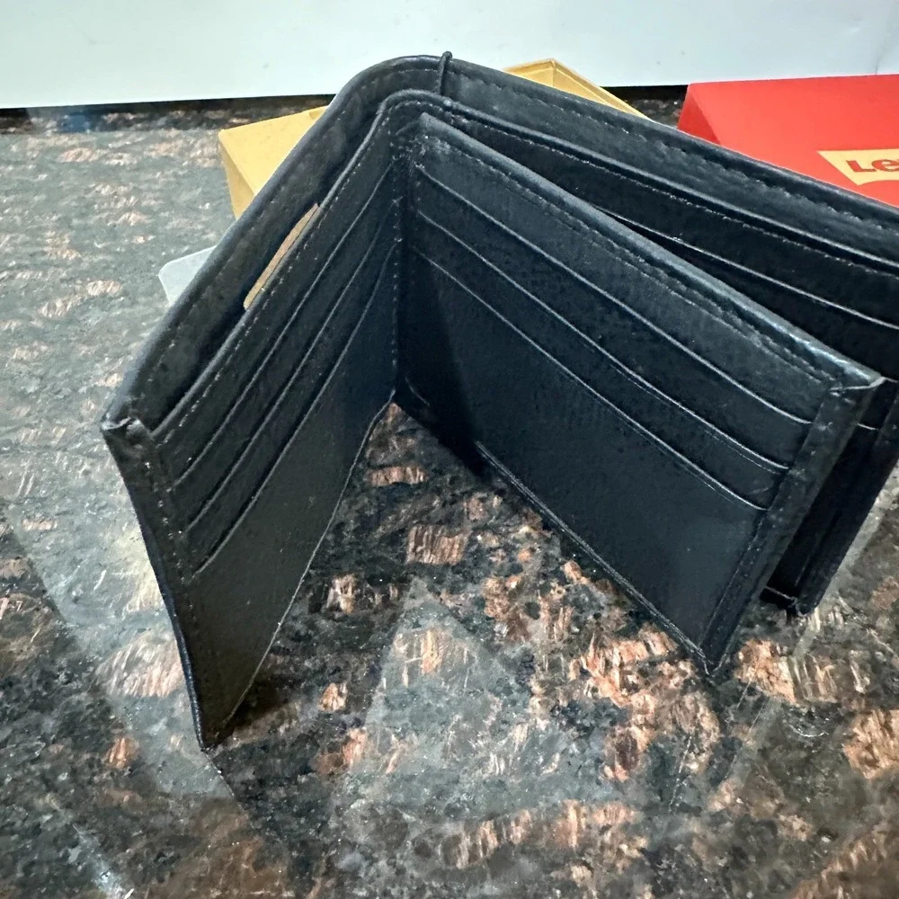 Levis Black Leather Bifold Wallet RFID Blocking Protect Levi Strauss New in Box